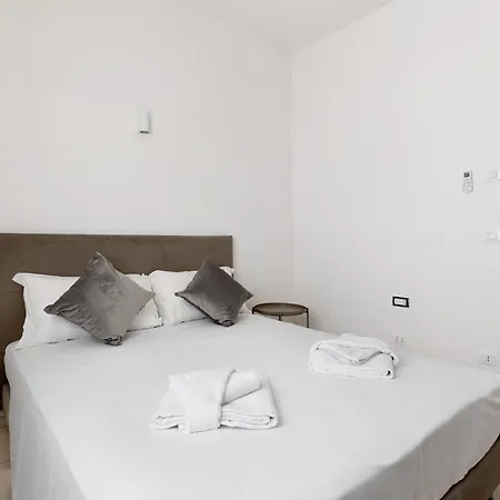 Le Dodici Porte - Porta Mascarella 2 By District Apartment
